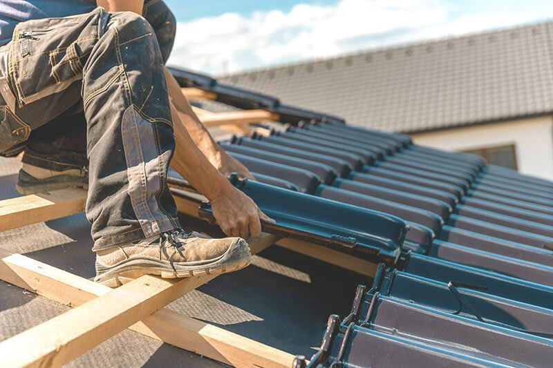 Was kann eine Dachsanierung beinhalten?