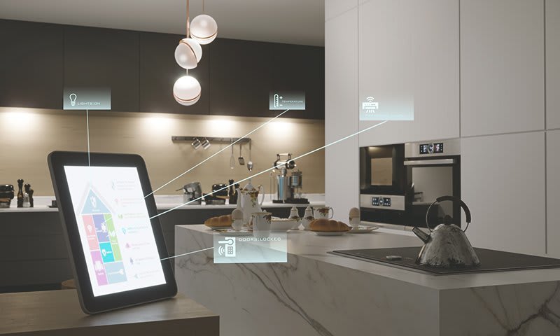 Smart Home Steuerung in der modernen Küche mit Tablet