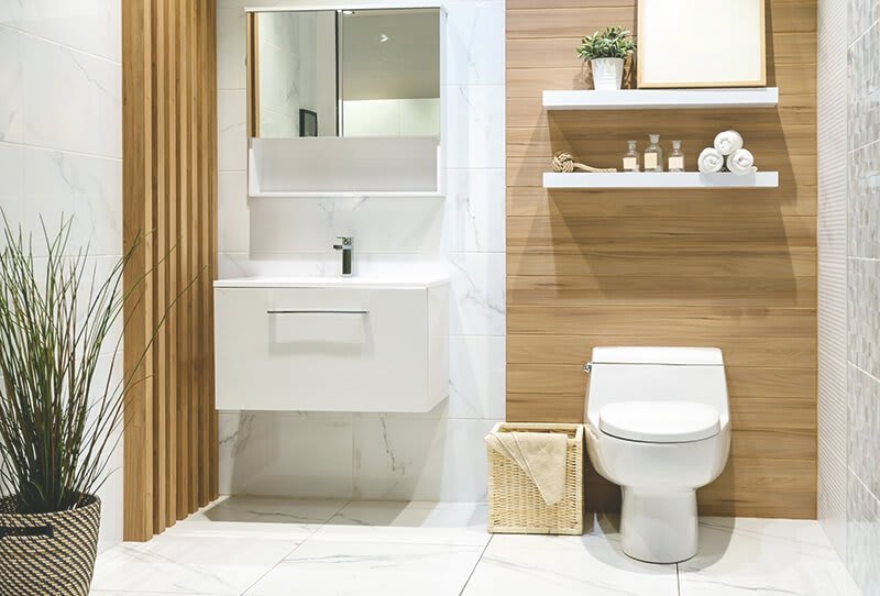 Klassisches Badezimmer im Holz-Look