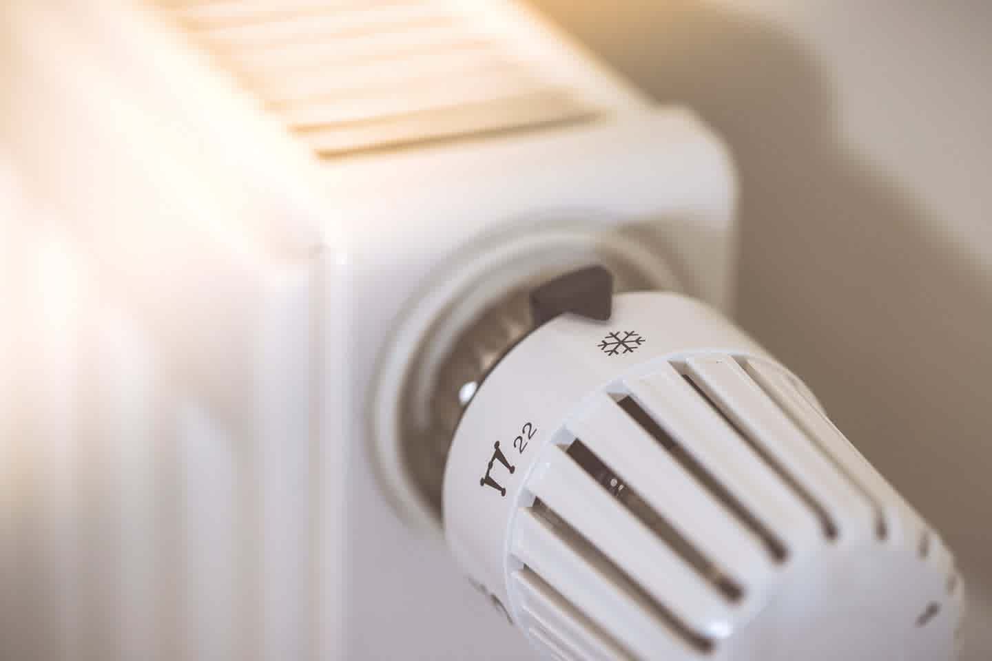Thermostat an einer Heizung