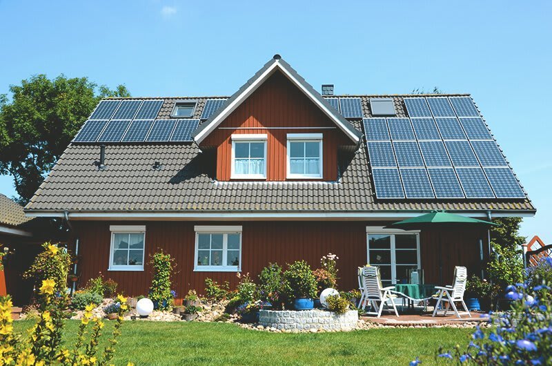 Haus mit Solaranlage auf Dach