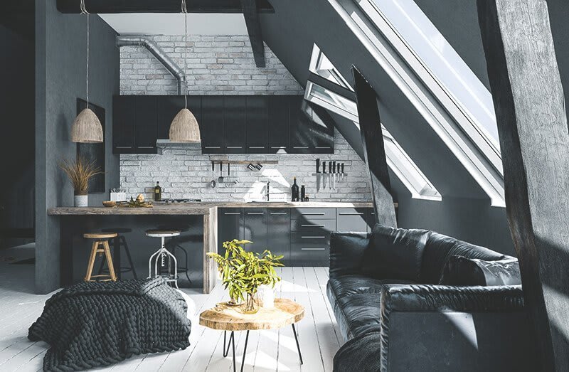 Schwarze Einrichtung mit schwarter Küche, Couch und Wänden